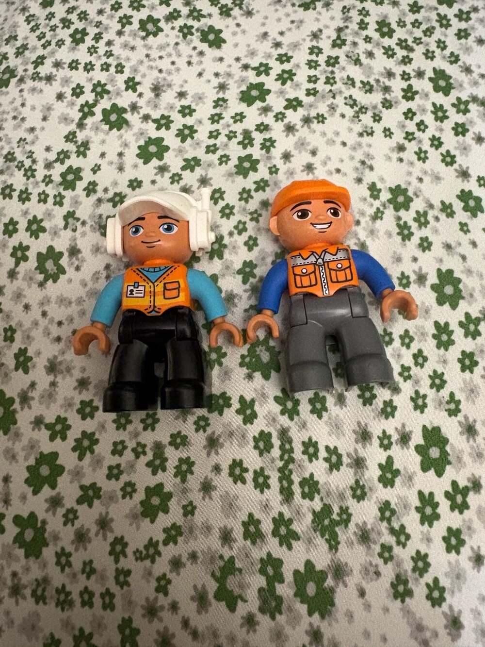 Duplo construction workers figures lot